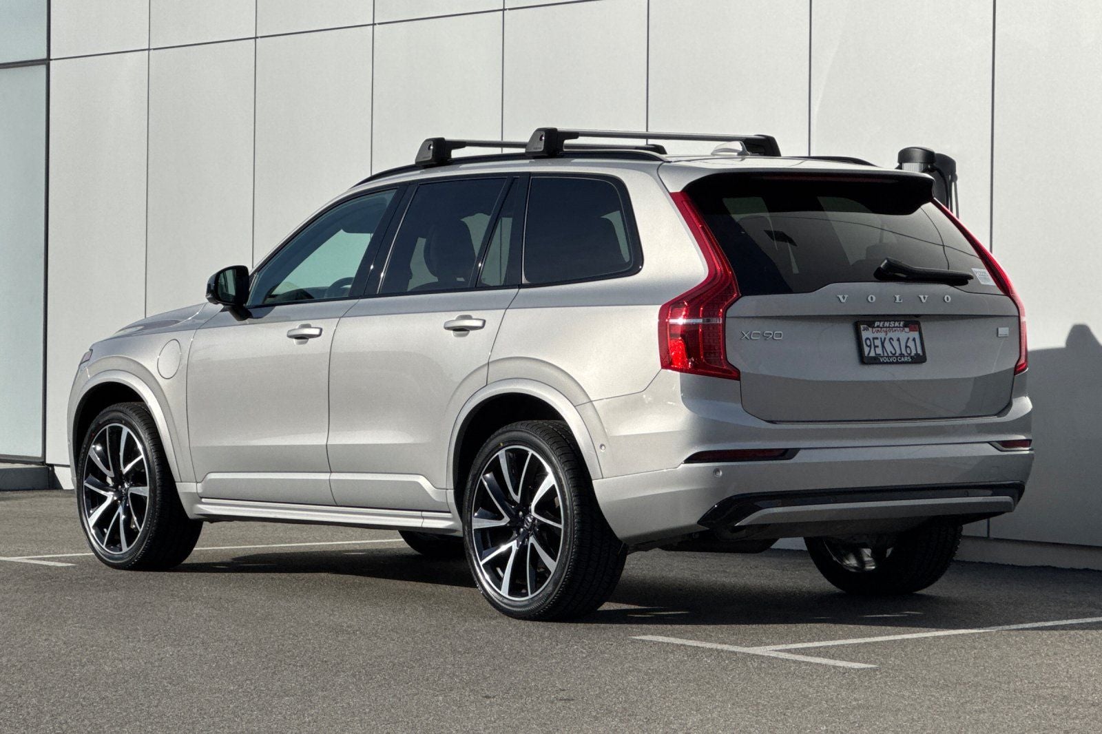 2023 Volvo XC90 Recharge Plug-In Hybrid T8 Plus Dark Theme 7 Passenger