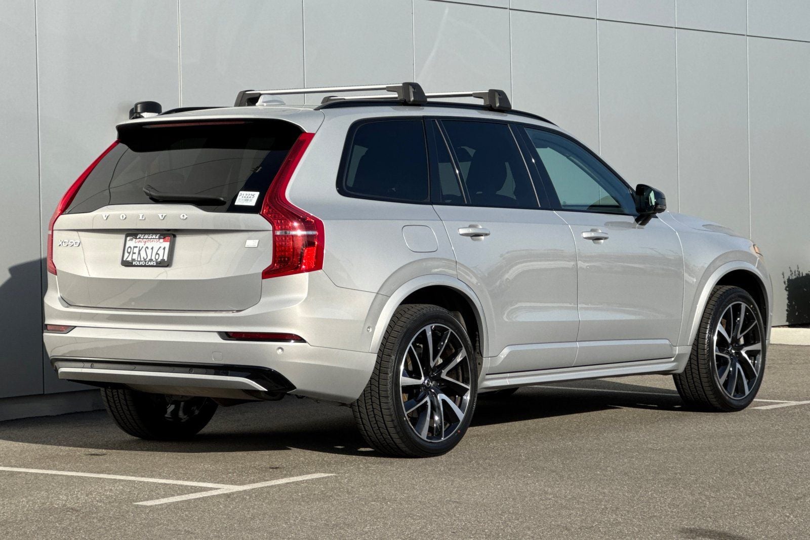 2023 Volvo XC90 Recharge Plug-In Hybrid T8 Plus Dark Theme 7 Passenger