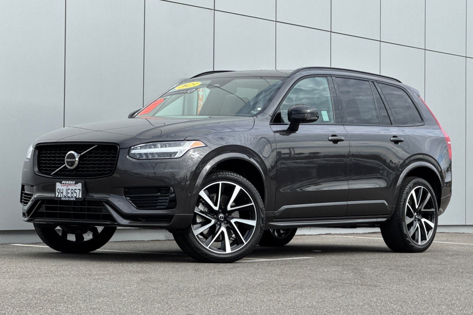 2023 Volvo XC90 Recharge Plug-In Hybrid T8 Plus Dark Theme 7 Passenger