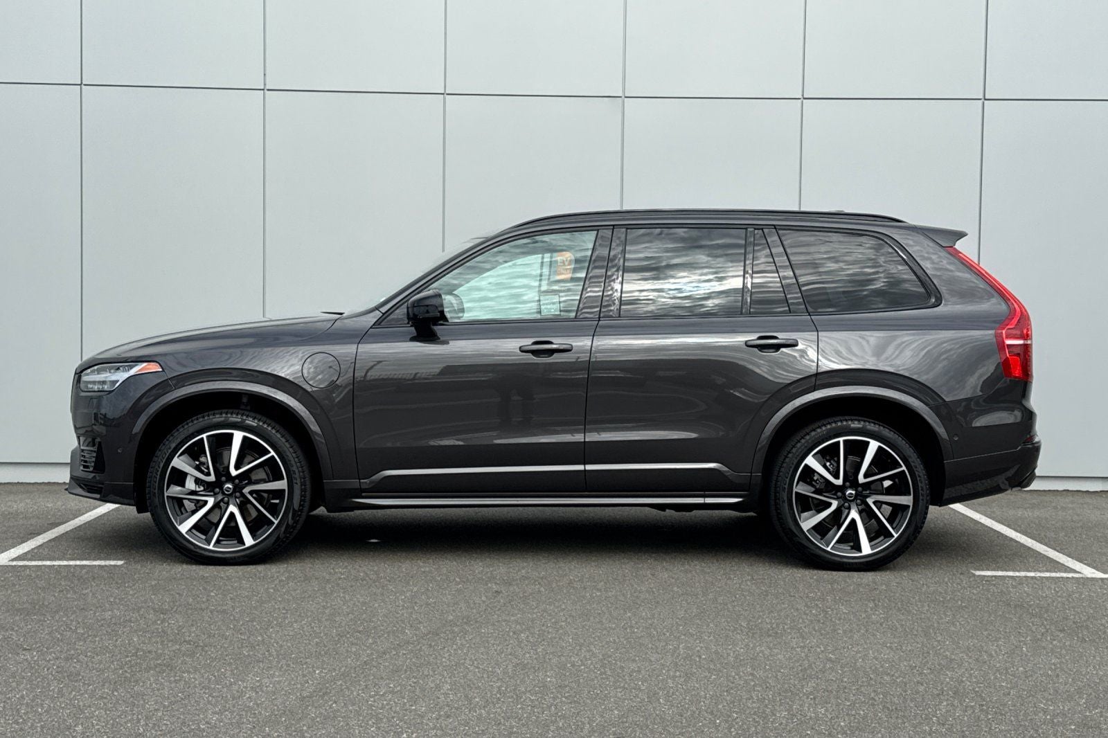 2023 Volvo XC90 Recharge Plug-In Hybrid T8 Plus Dark Theme 7 Passenger