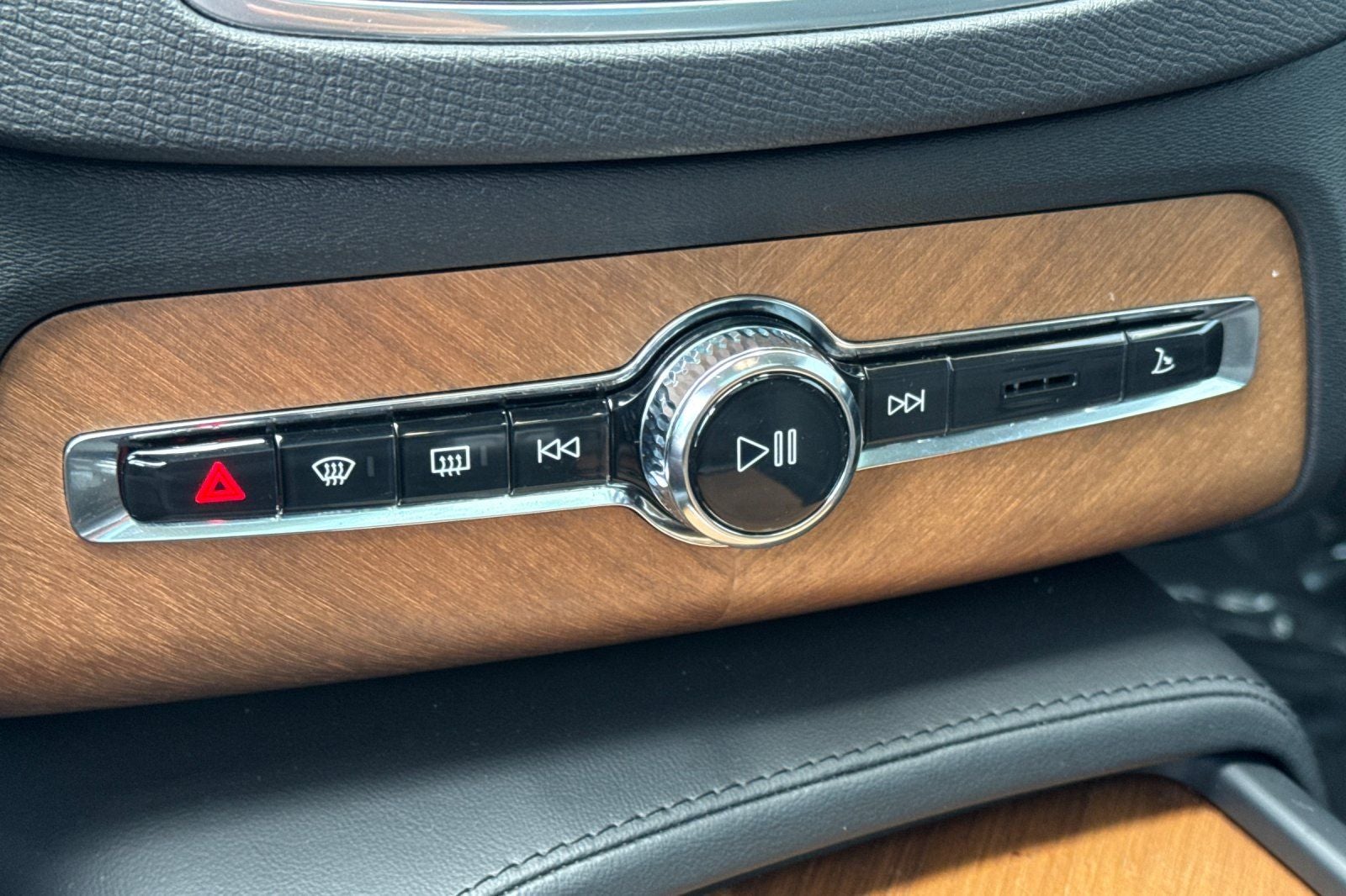 2023 Volvo XC90 Recharge Plug-In Hybrid T8 Plus Dark Theme 7 Passenger