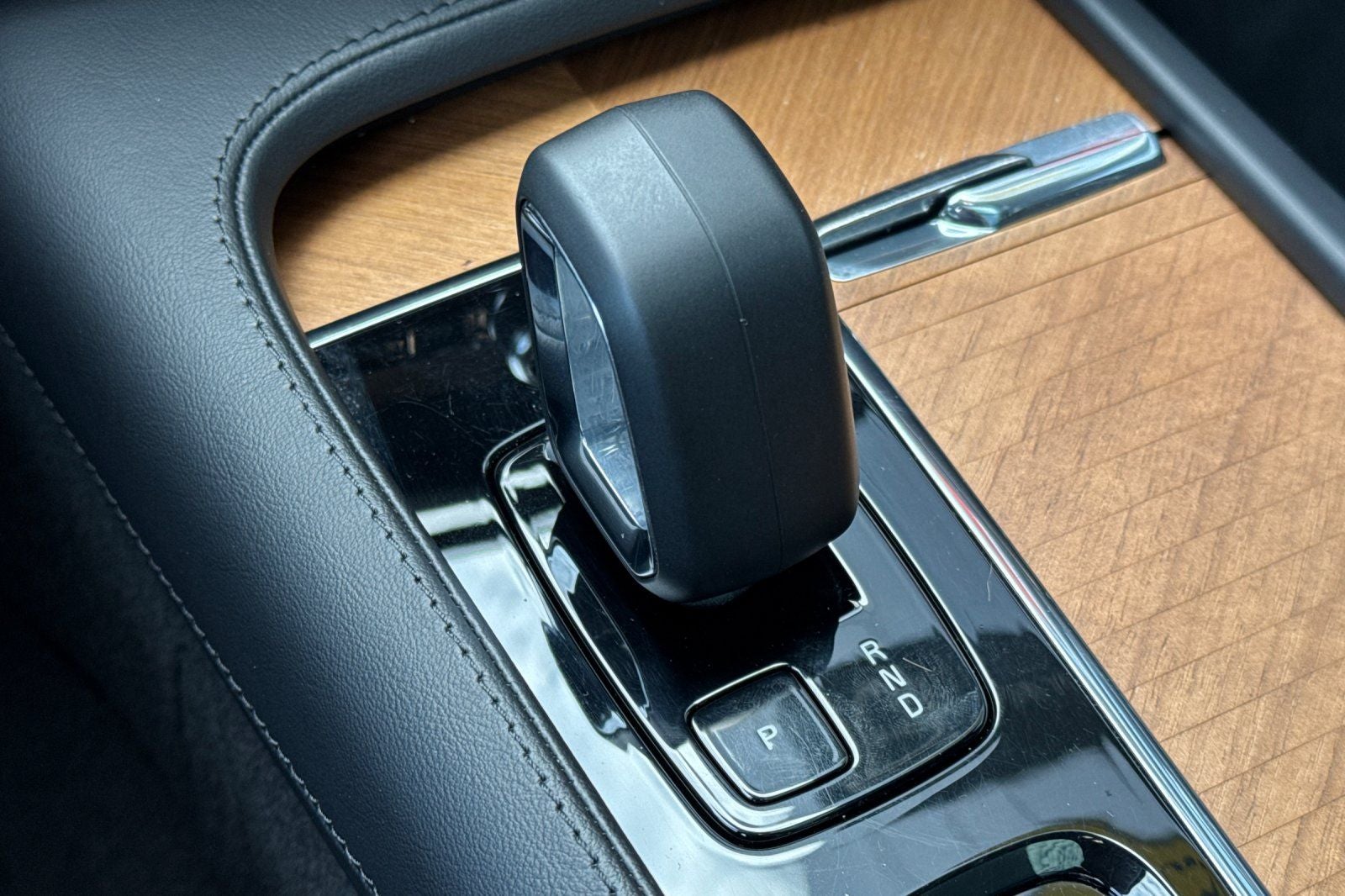 2023 Volvo XC90 Recharge Plug-In Hybrid T8 Plus Dark Theme 7 Passenger