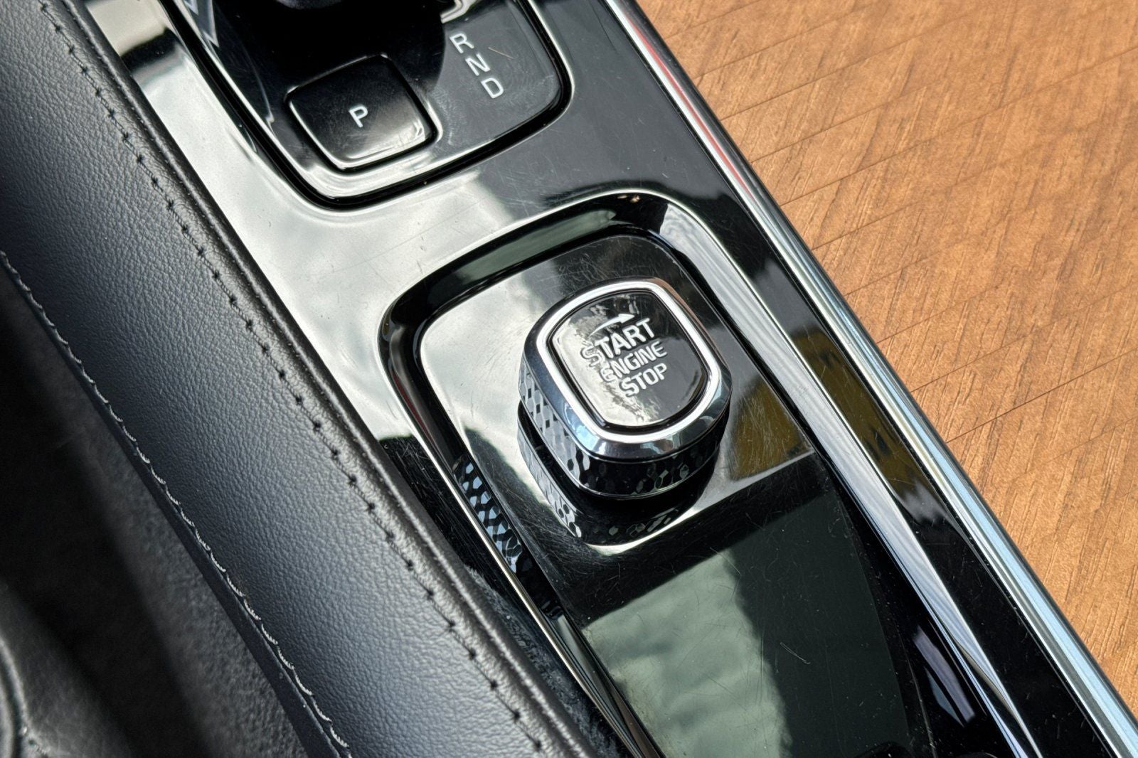 2023 Volvo XC90 Recharge Plug-In Hybrid T8 Plus Dark Theme 7 Passenger