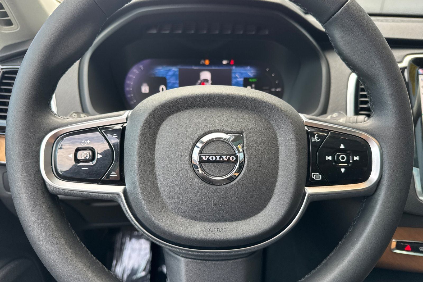 2023 Volvo XC90 Recharge Plug-In Hybrid T8 Plus Dark Theme 7 Passenger