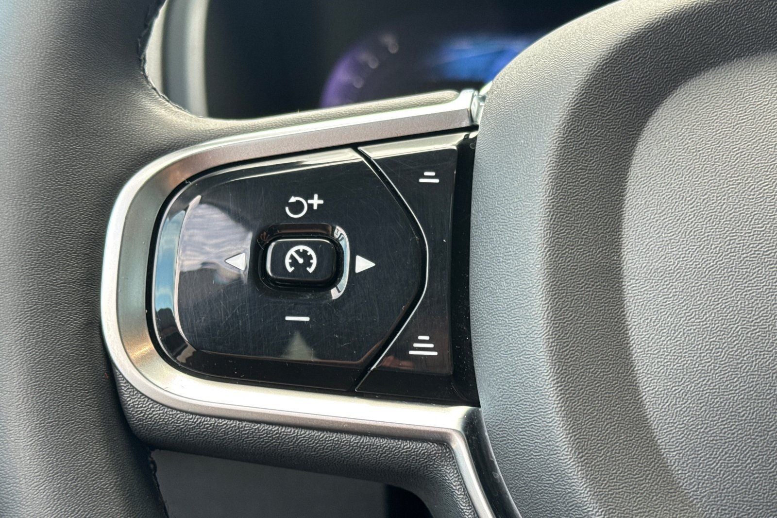 2023 Volvo XC90 Recharge Plug-In Hybrid T8 Plus Dark Theme 7 Passenger