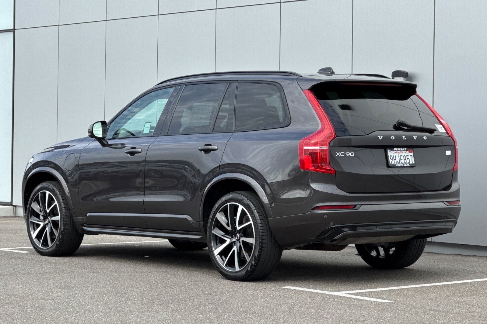 2023 Volvo XC90 Recharge Plug-In Hybrid T8 Plus Dark Theme 7 Passenger