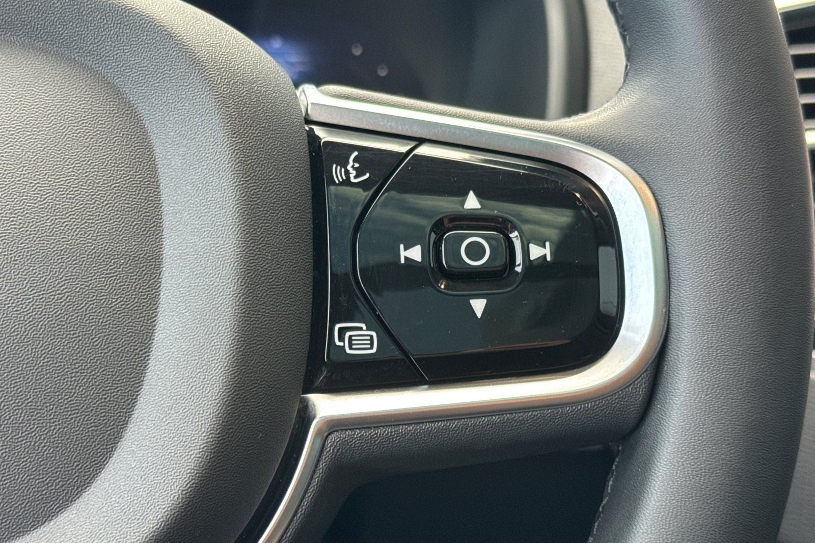 2023 Volvo XC90 Recharge Plug-In Hybrid T8 Plus Dark Theme 7 Passenger