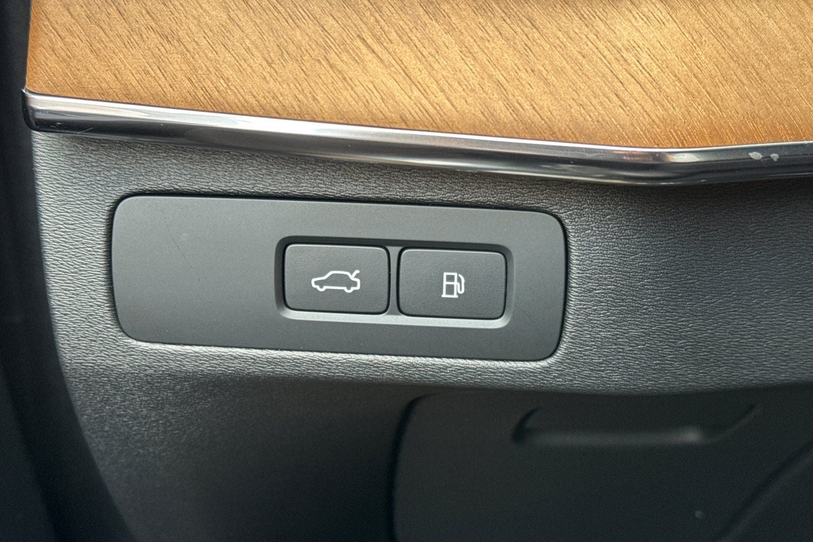 2023 Volvo XC90 Recharge Plug-In Hybrid T8 Plus Dark Theme 7 Passenger