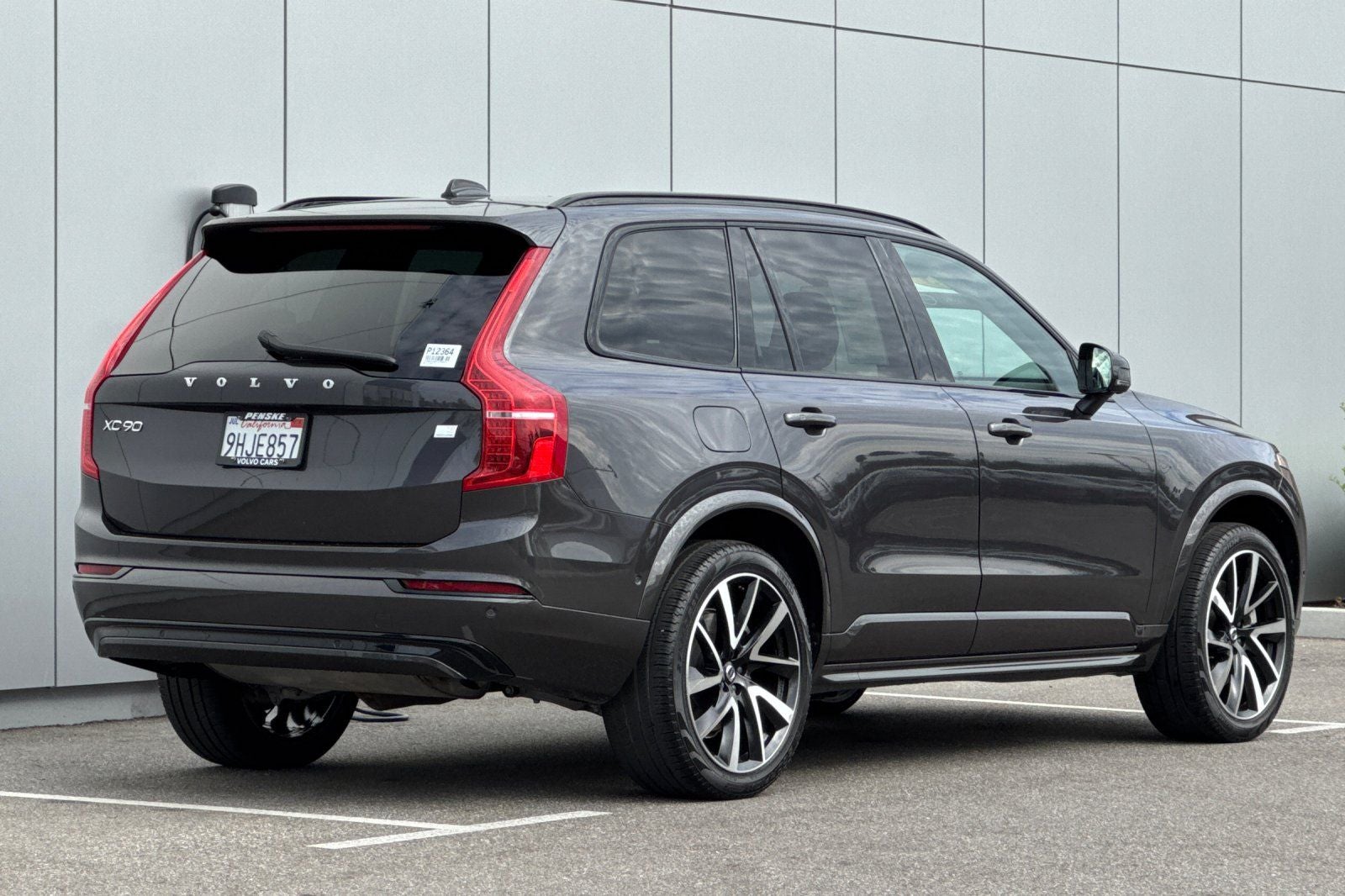 2023 Volvo XC90 Recharge Plug-In Hybrid T8 Plus Dark Theme 7 Passenger