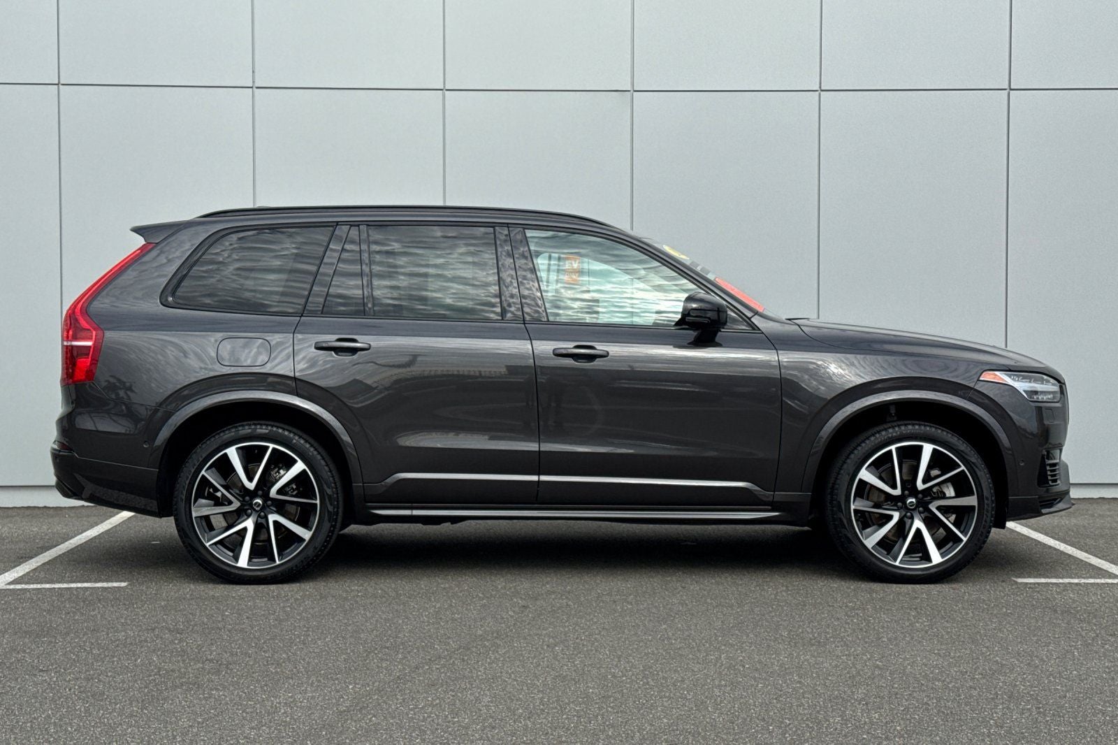 2023 Volvo XC90 Recharge Plug-In Hybrid T8 Plus Dark Theme 7 Passenger