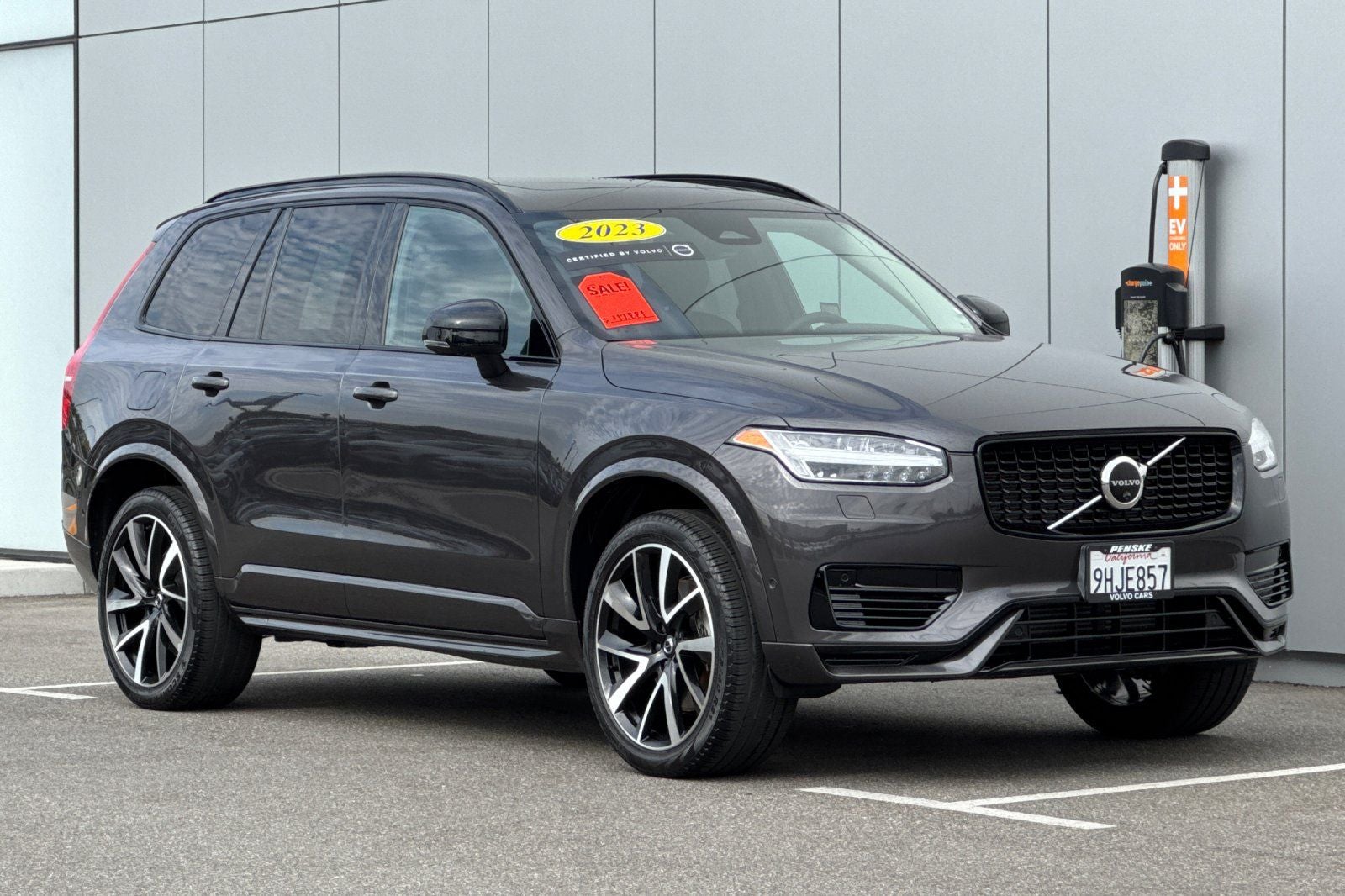 2023 Volvo XC90 Recharge Plug-In Hybrid T8 Plus Dark Theme 7 Passenger