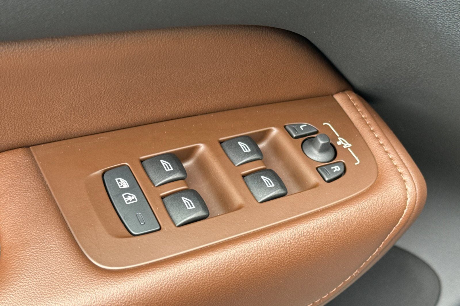 2023 Volvo XC60 Recharge Plug-In Hybrid Ultimate