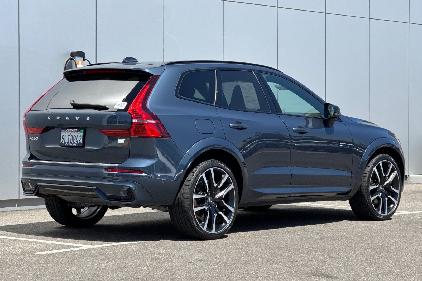 2024 Volvo XC60 Recharge Plug-In Hybrid Ultimate