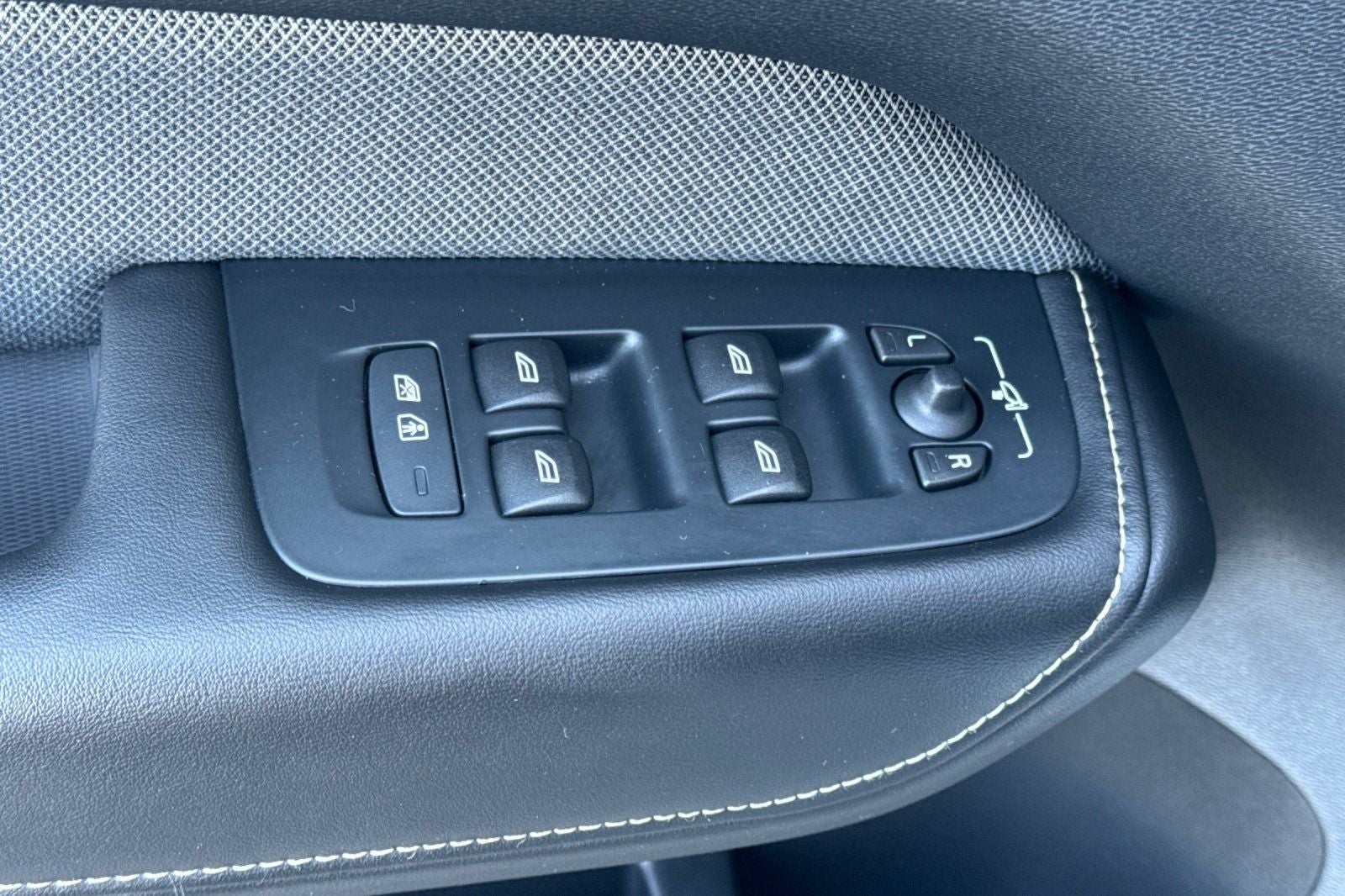 2024 Volvo XC60 Recharge Plug-In Hybrid Ultimate