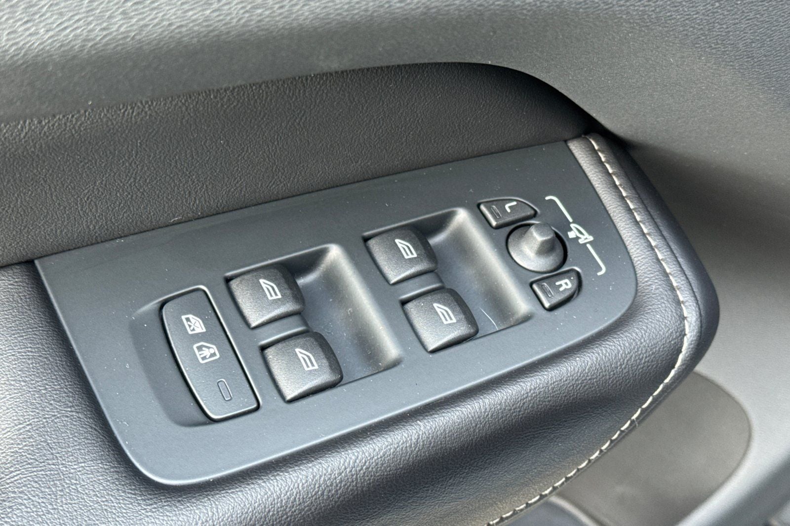 2023 Volvo XC60 Recharge Plug-In Hybrid Ultimate