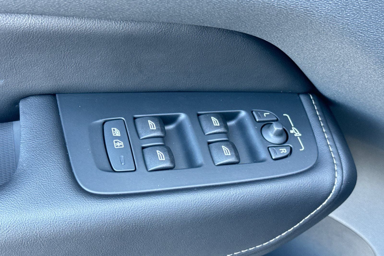 2023 Volvo XC60 Recharge Plug-In Hybrid Ultimate