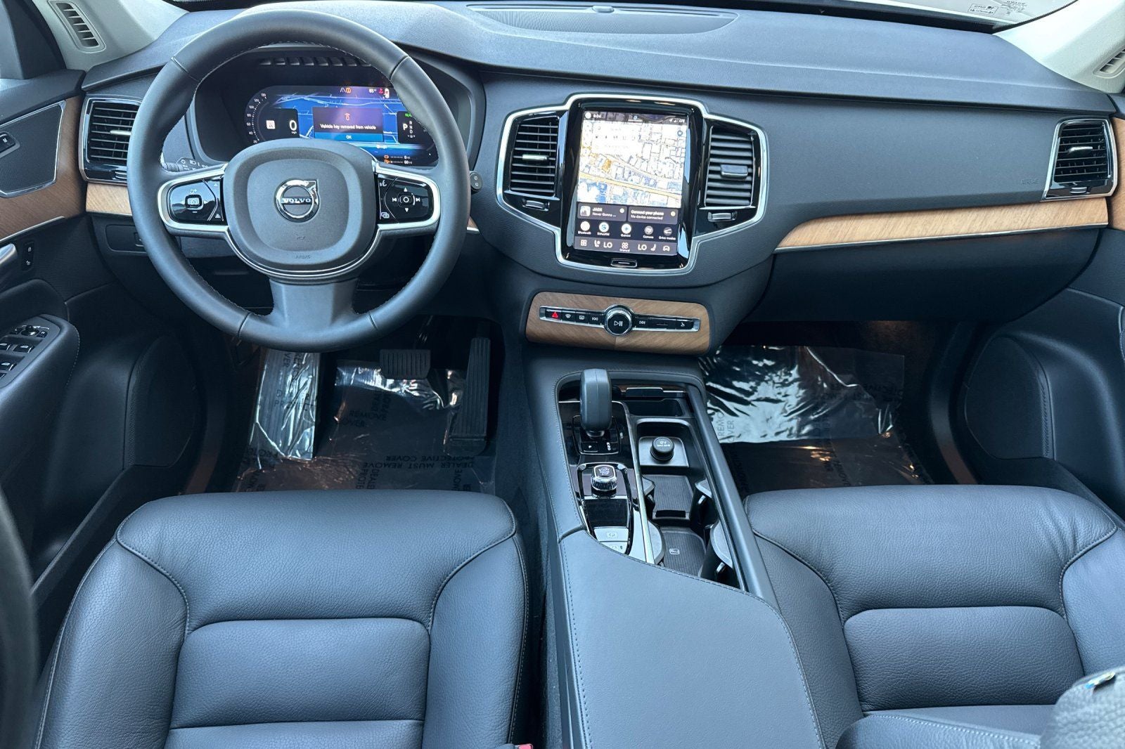 2025 Volvo XC90 Plug-In Hybrid T8 Plus 6 Passenger