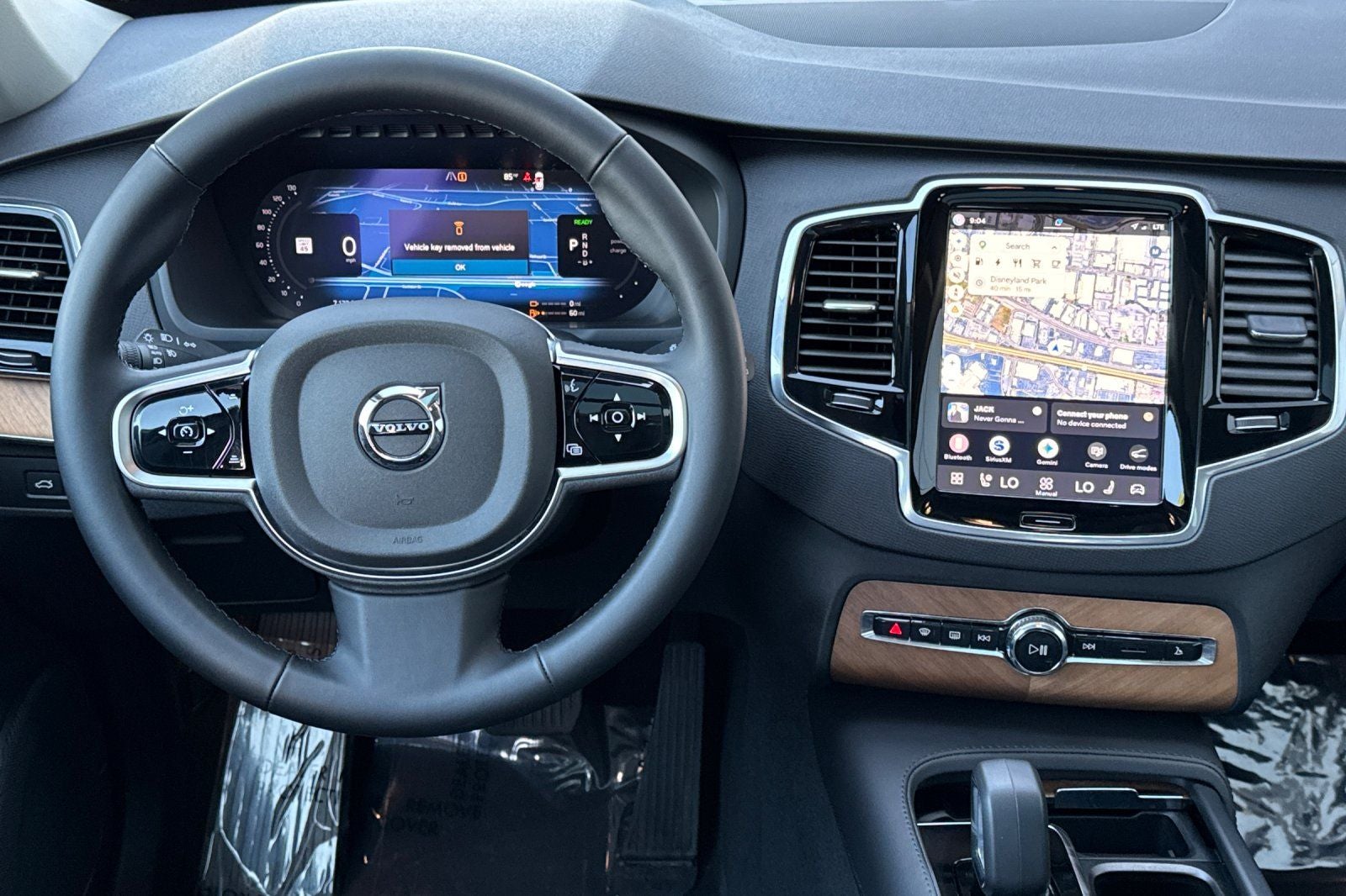 2025 Volvo XC90 Plug-In Hybrid T8 Plus 6 Passenger