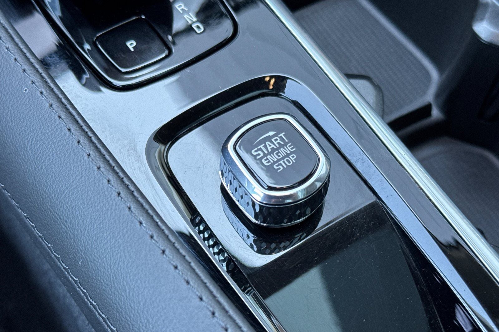 2025 Volvo XC90 Plug-In Hybrid T8 Plus 6 Passenger