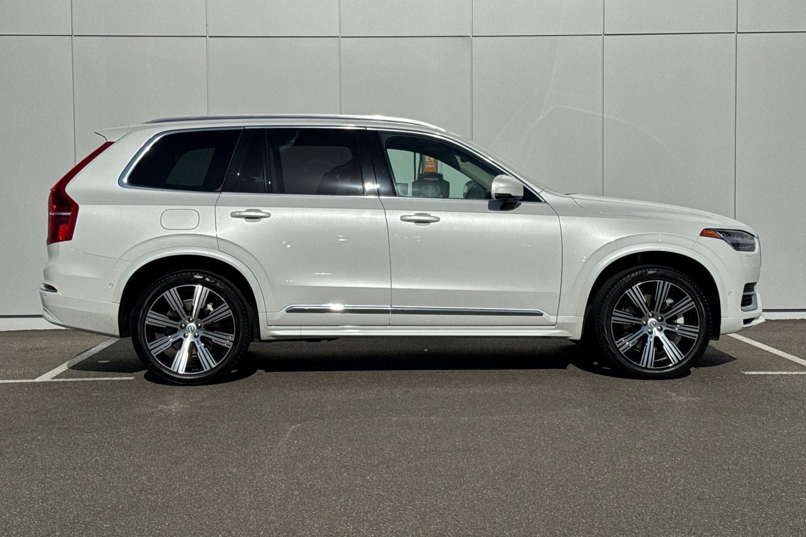 2025 Volvo XC90 Plug-In Hybrid T8 Plus 6 Passenger