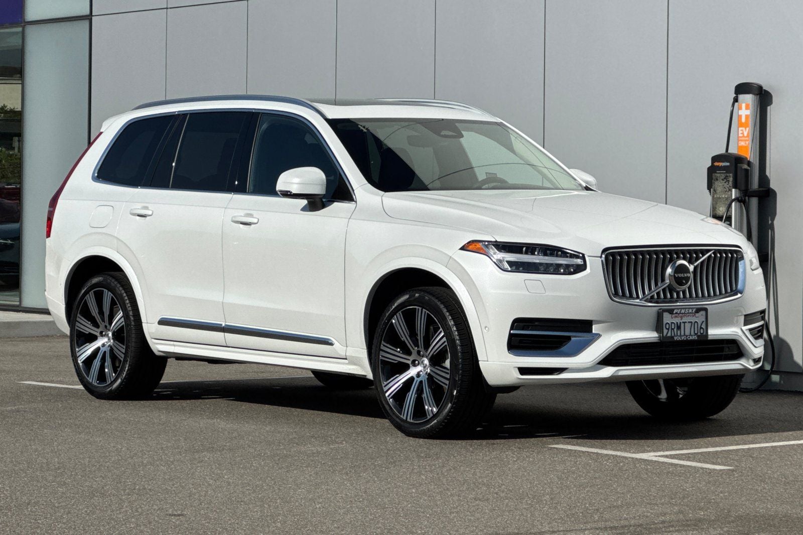 2025 Volvo XC90 Plug-In Hybrid T8 Plus 6 Passenger
