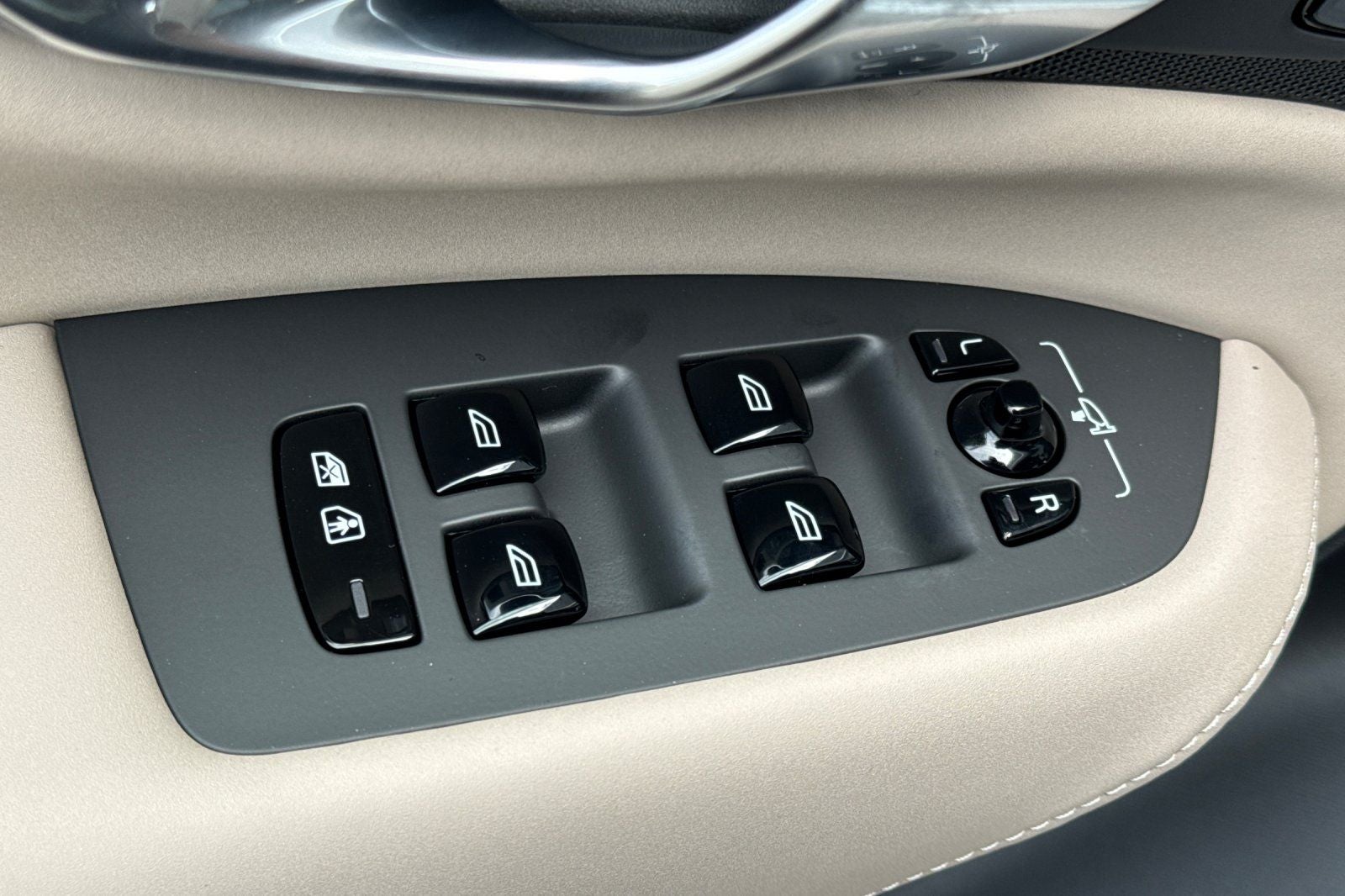 2026 Volvo XC90 Plug-In Hybrid T8 Plus 6 Passenger
