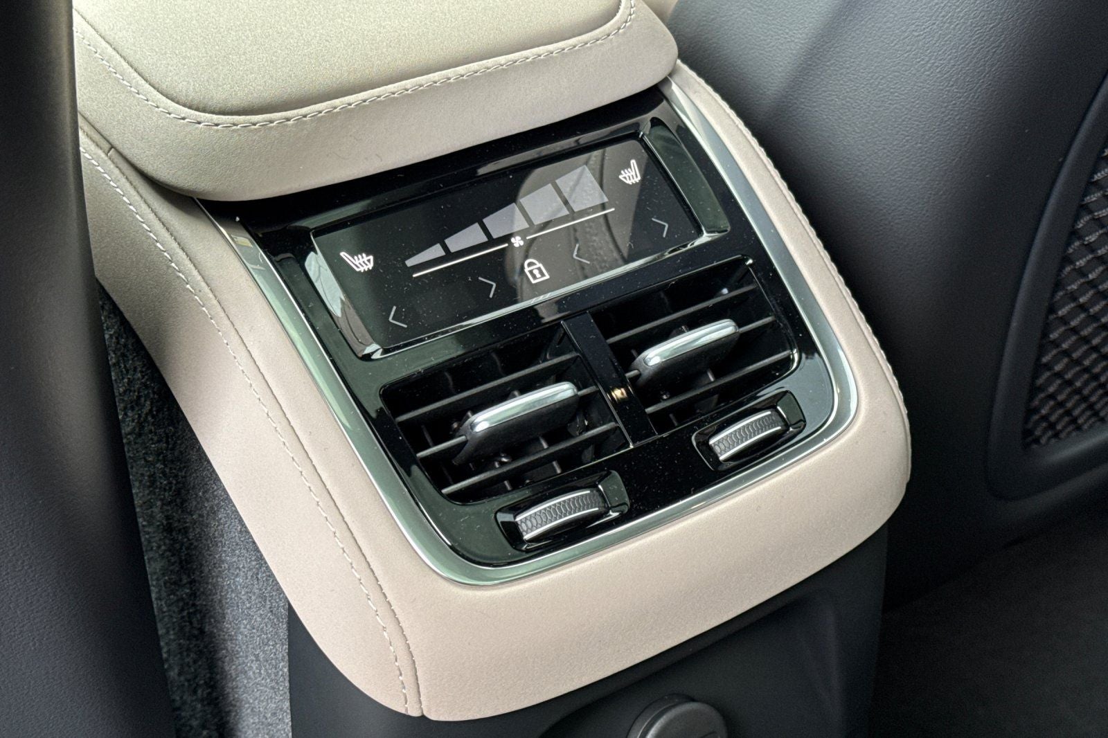 2026 Volvo XC90 Plug-In Hybrid T8 Plus 6 Passenger