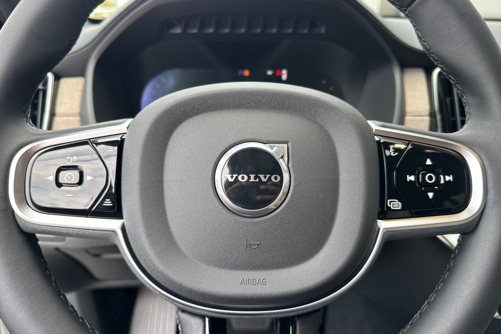 2026 Volvo XC90 Plug-In Hybrid T8 Plus 6 Passenger