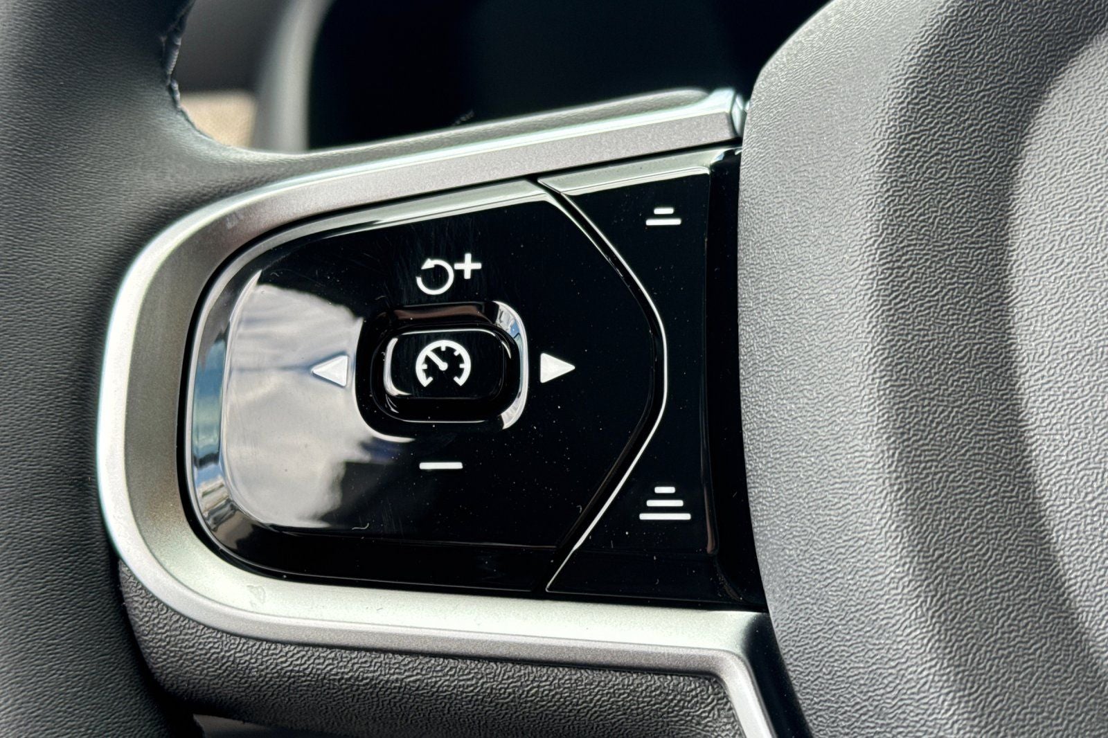 2026 Volvo XC90 Plug-In Hybrid T8 Plus 6 Passenger