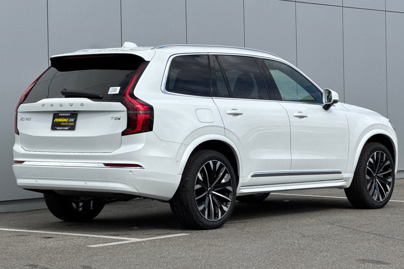 2026 Volvo XC90 Plug-In Hybrid T8 Plus 6 Passenger