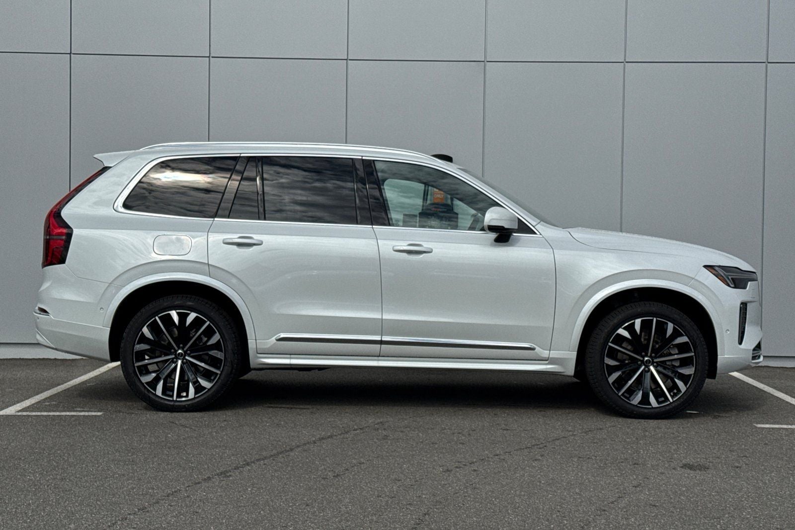 2026 Volvo XC90 Plug-In Hybrid T8 Plus 6 Passenger
