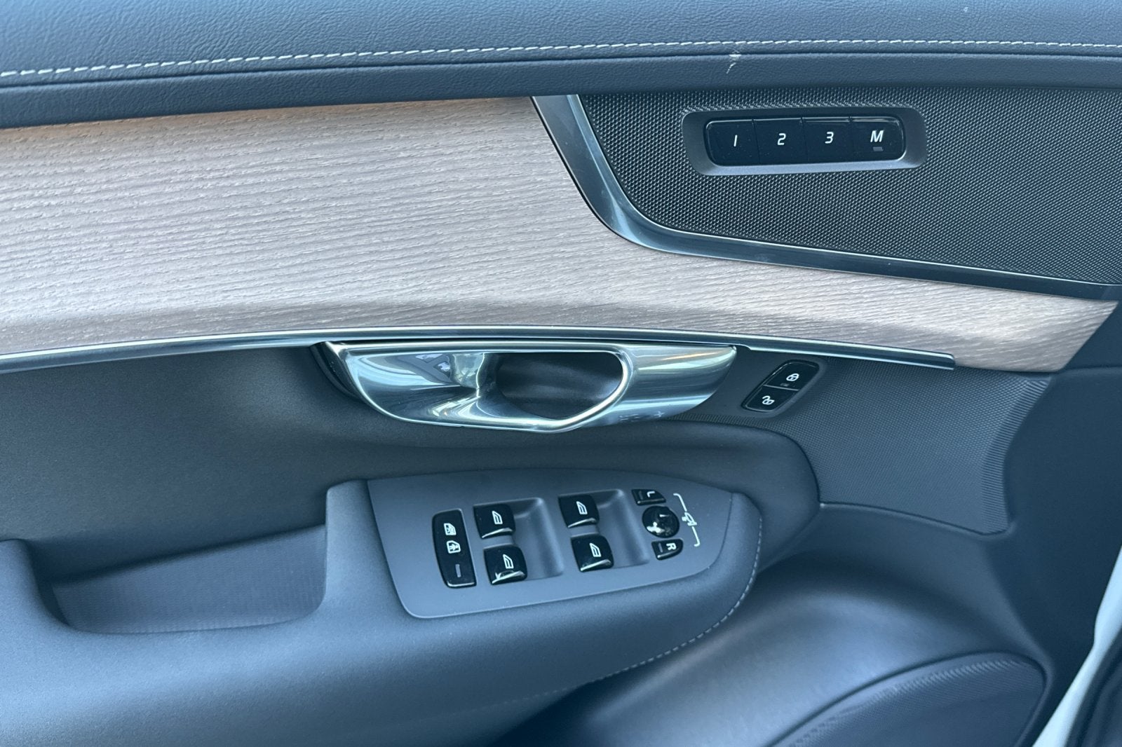 2026 Volvo XC90 Plug-In Hybrid T8 Plus 6 Passenger