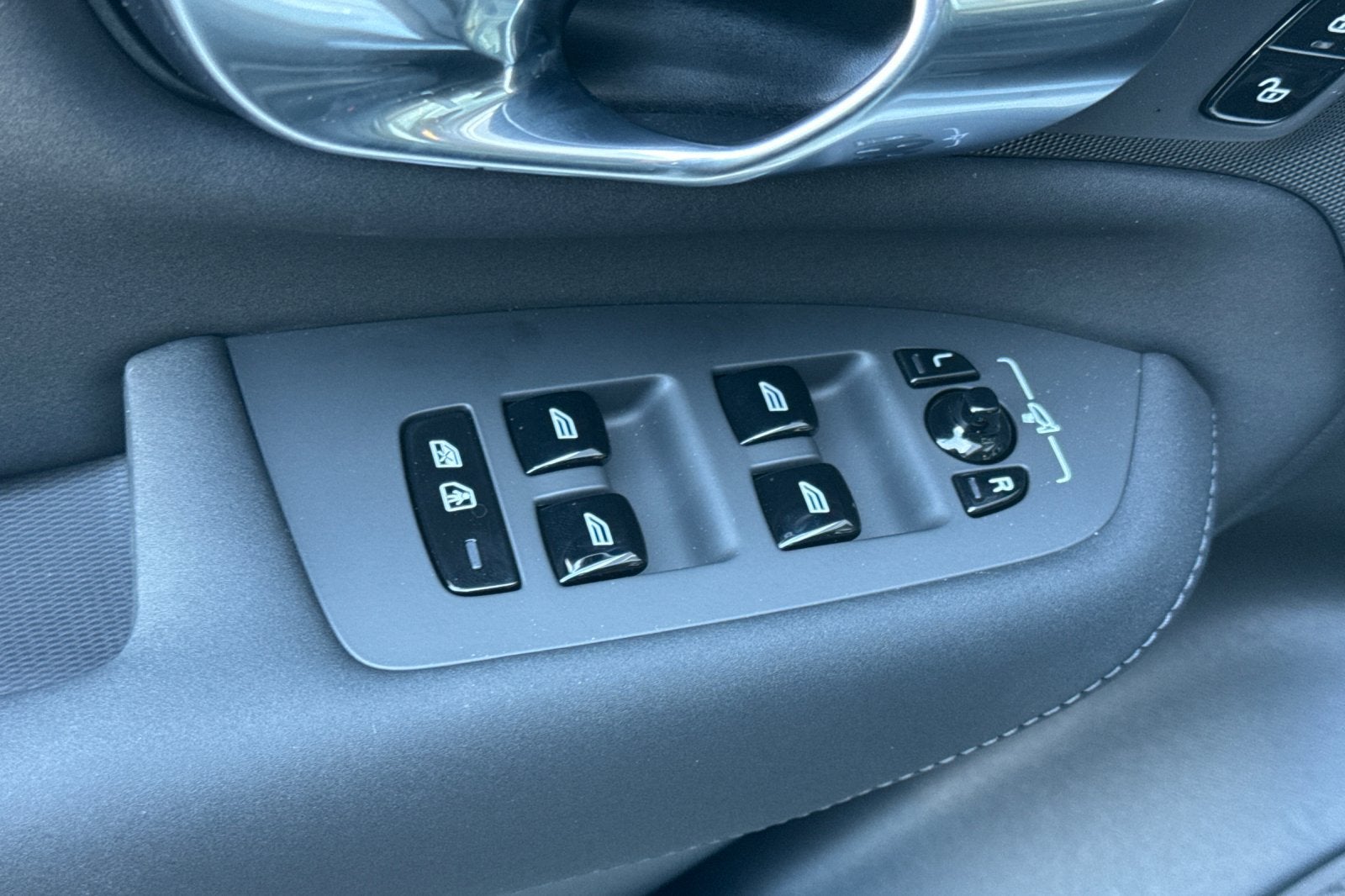2026 Volvo XC90 Plug-In Hybrid T8 Plus 6 Passenger