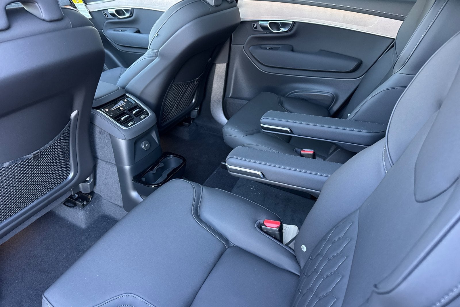 2026 Volvo XC90 Plug-In Hybrid T8 Plus 6 Passenger