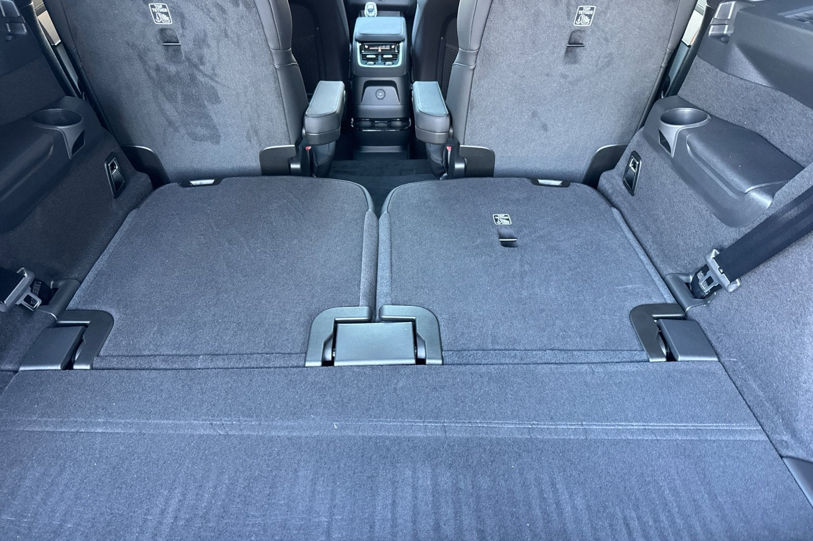 2026 Volvo XC90 Plug-In Hybrid T8 Plus 6 Passenger