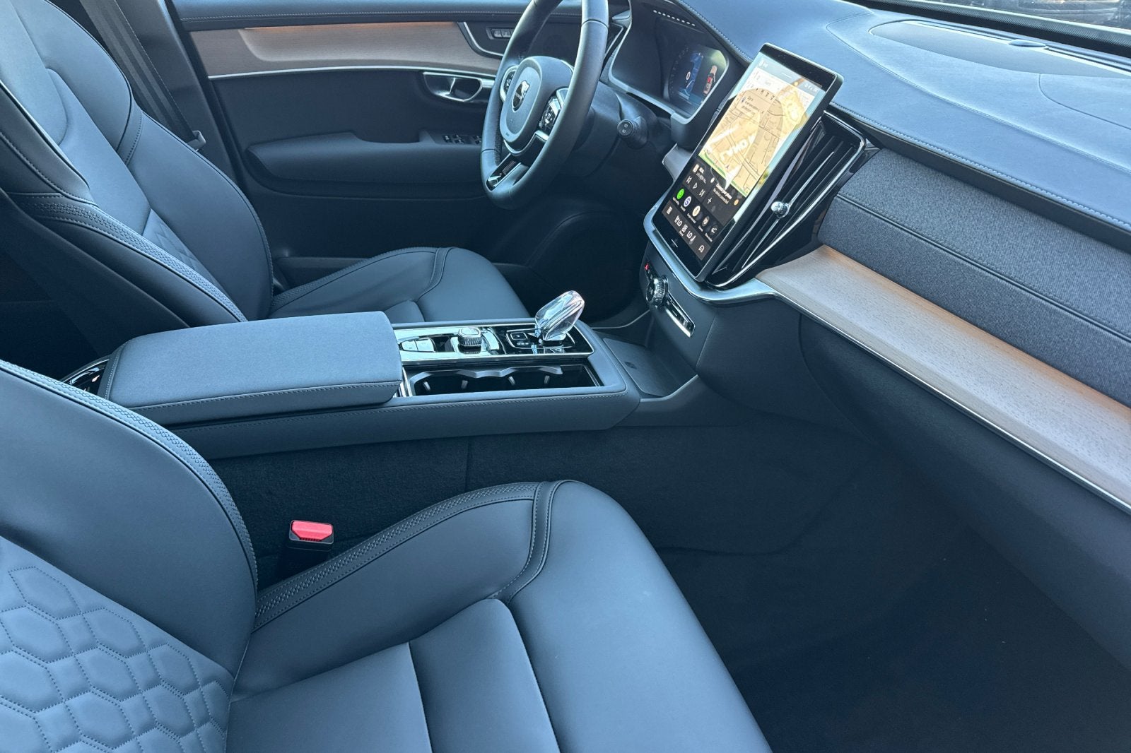 2026 Volvo XC90 Plug-In Hybrid T8 Plus 6 Passenger