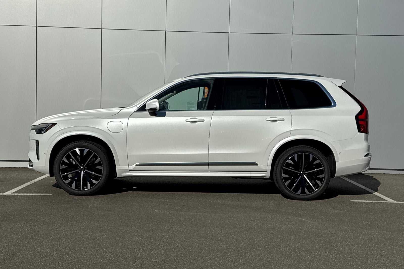 2026 Volvo XC90 Plug-In Hybrid T8 Plus 6 Passenger