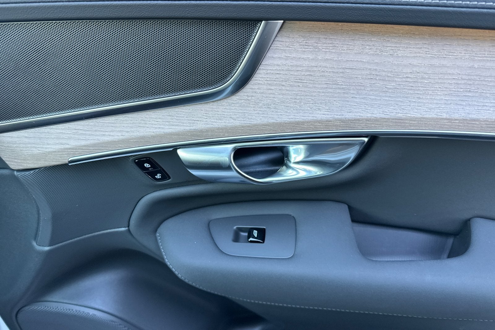 2026 Volvo XC90 Plug-In Hybrid T8 Plus 6 Passenger