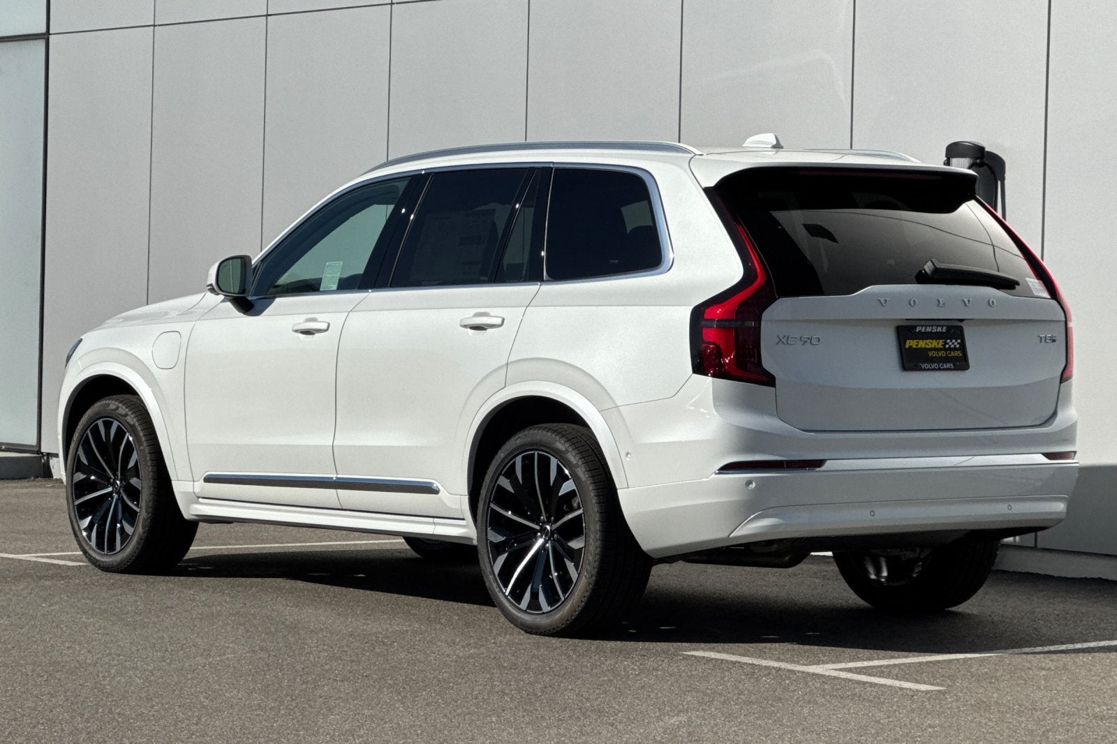 2026 Volvo XC90 Plug-In Hybrid T8 Plus 6 Passenger