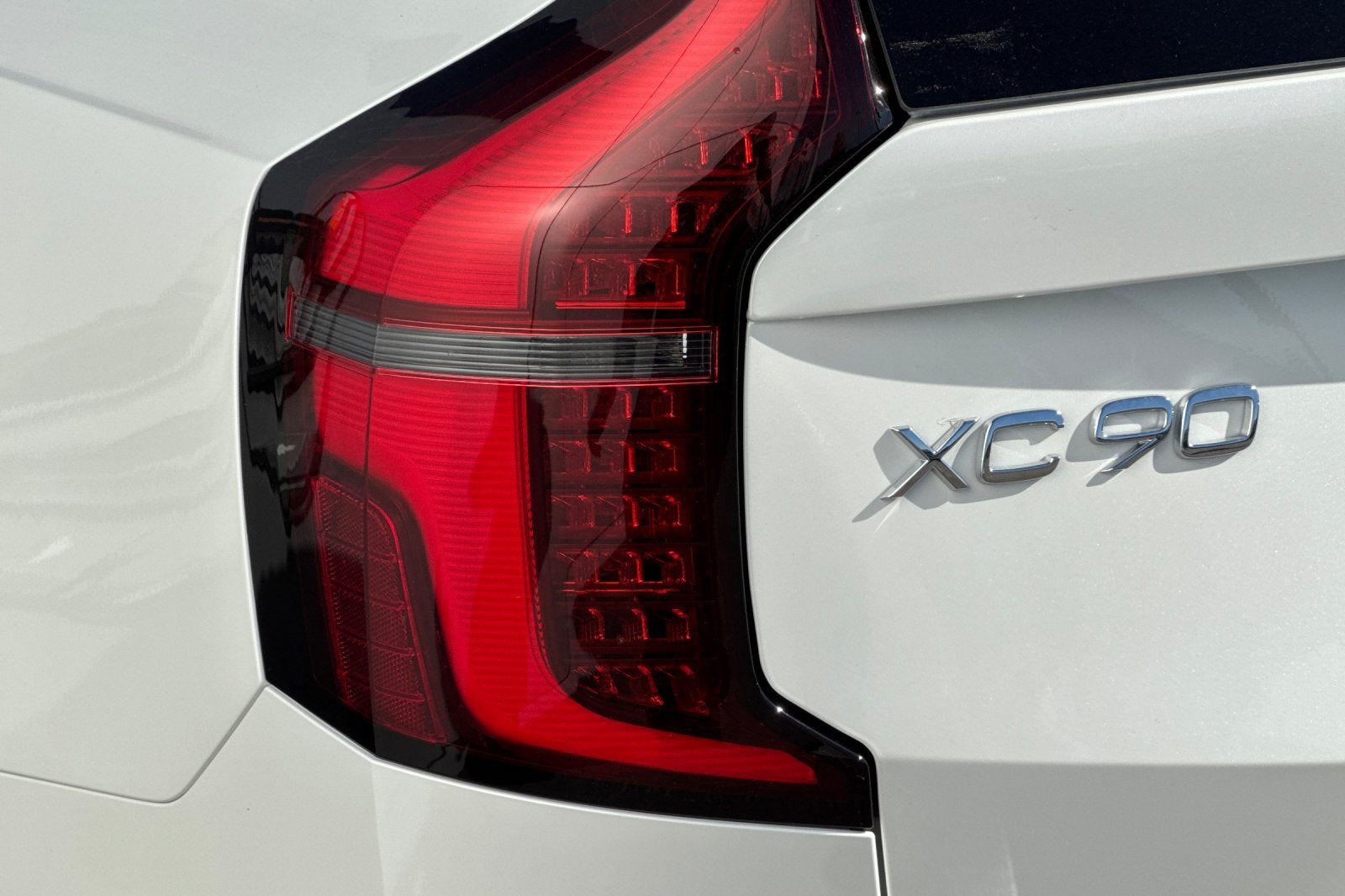 2026 Volvo XC90 Plug-In Hybrid T8 Plus 6 Passenger