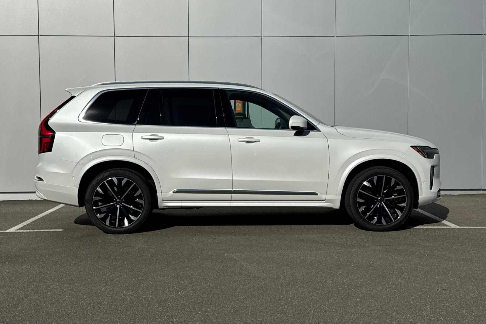 2026 Volvo XC90 Plug-In Hybrid T8 Plus 6 Passenger