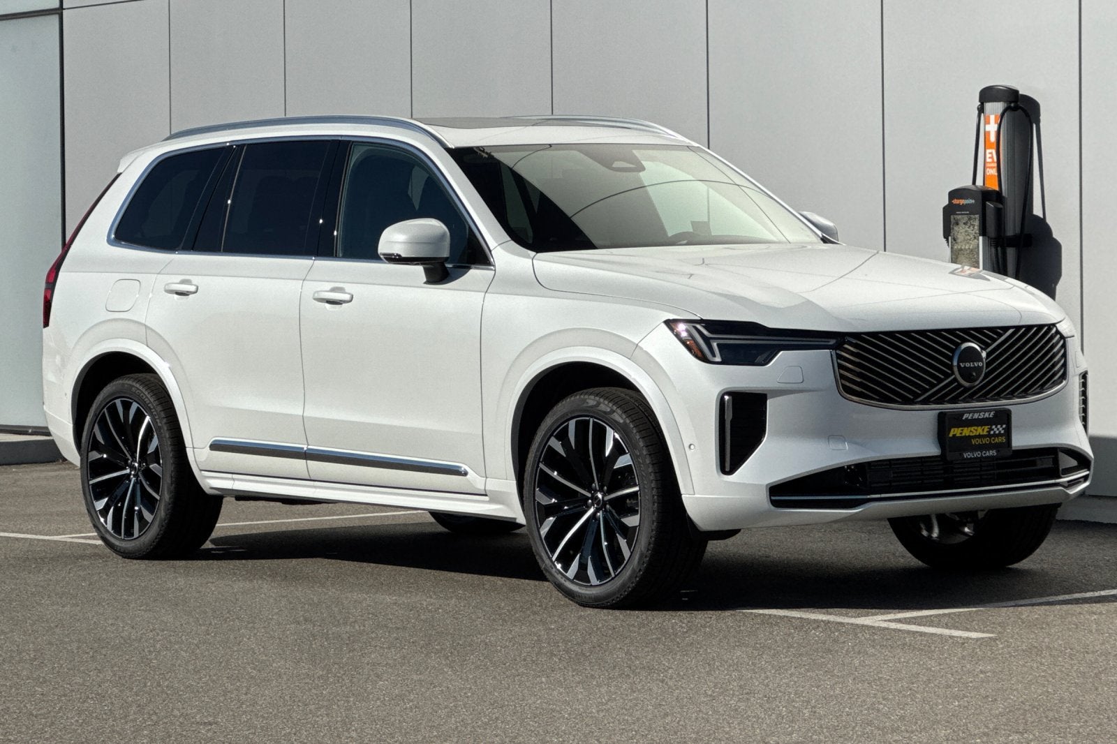 2026 Volvo XC90 Plug-In Hybrid T8 Plus 6 Passenger