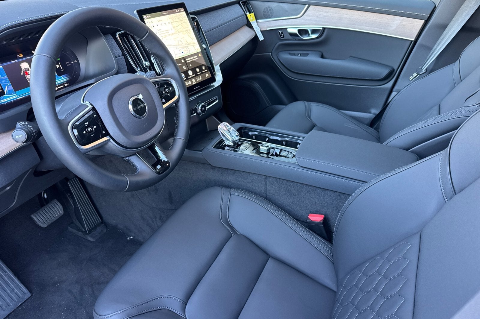 2026 Volvo XC90 Plug-In Hybrid T8 Plus 6 Passenger