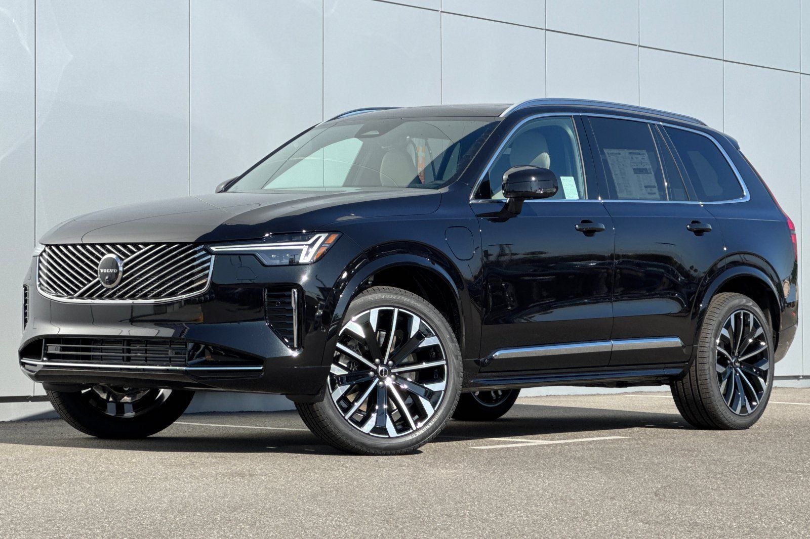 2026 Volvo XC90 Plug-In Hybrid T8 Plus 6 Passenger