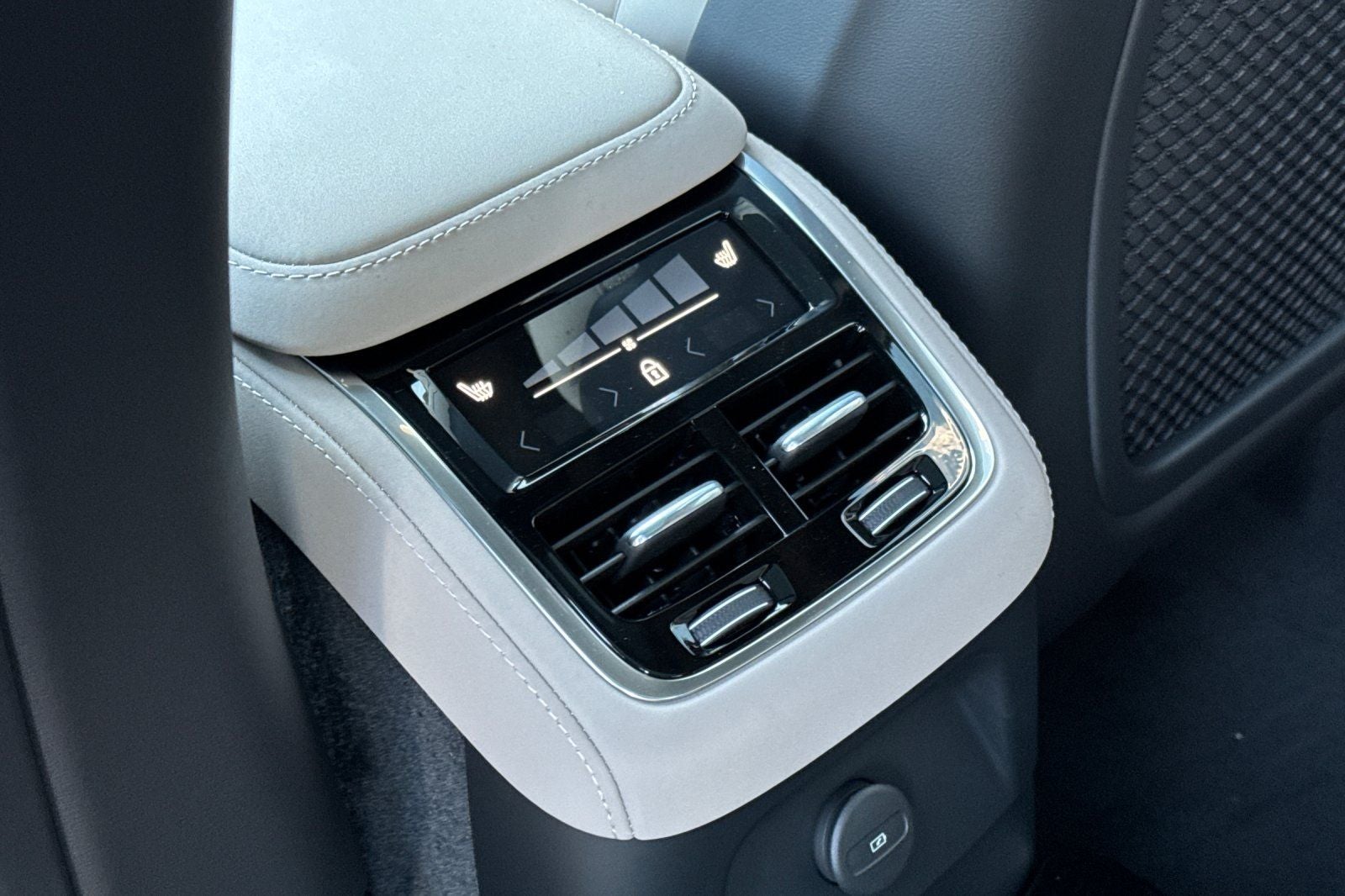 2026 Volvo XC90 Plug-In Hybrid T8 Plus 6 Passenger