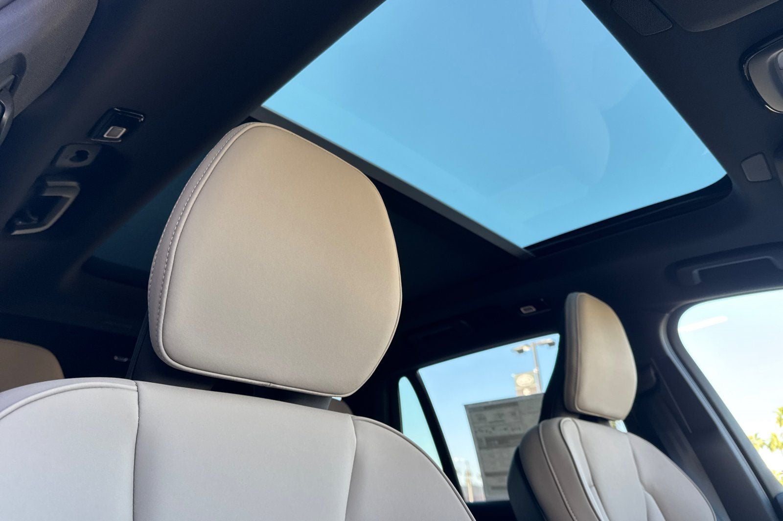 2026 Volvo XC90 Plug-In Hybrid T8 Plus 6 Passenger