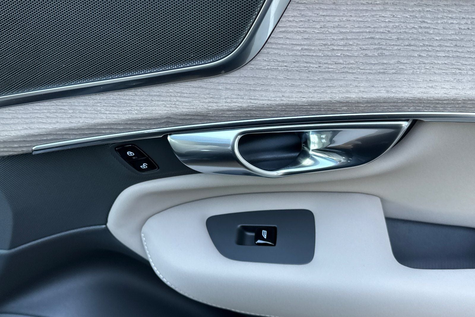 2026 Volvo XC90 Plug-In Hybrid T8 Plus 6 Passenger