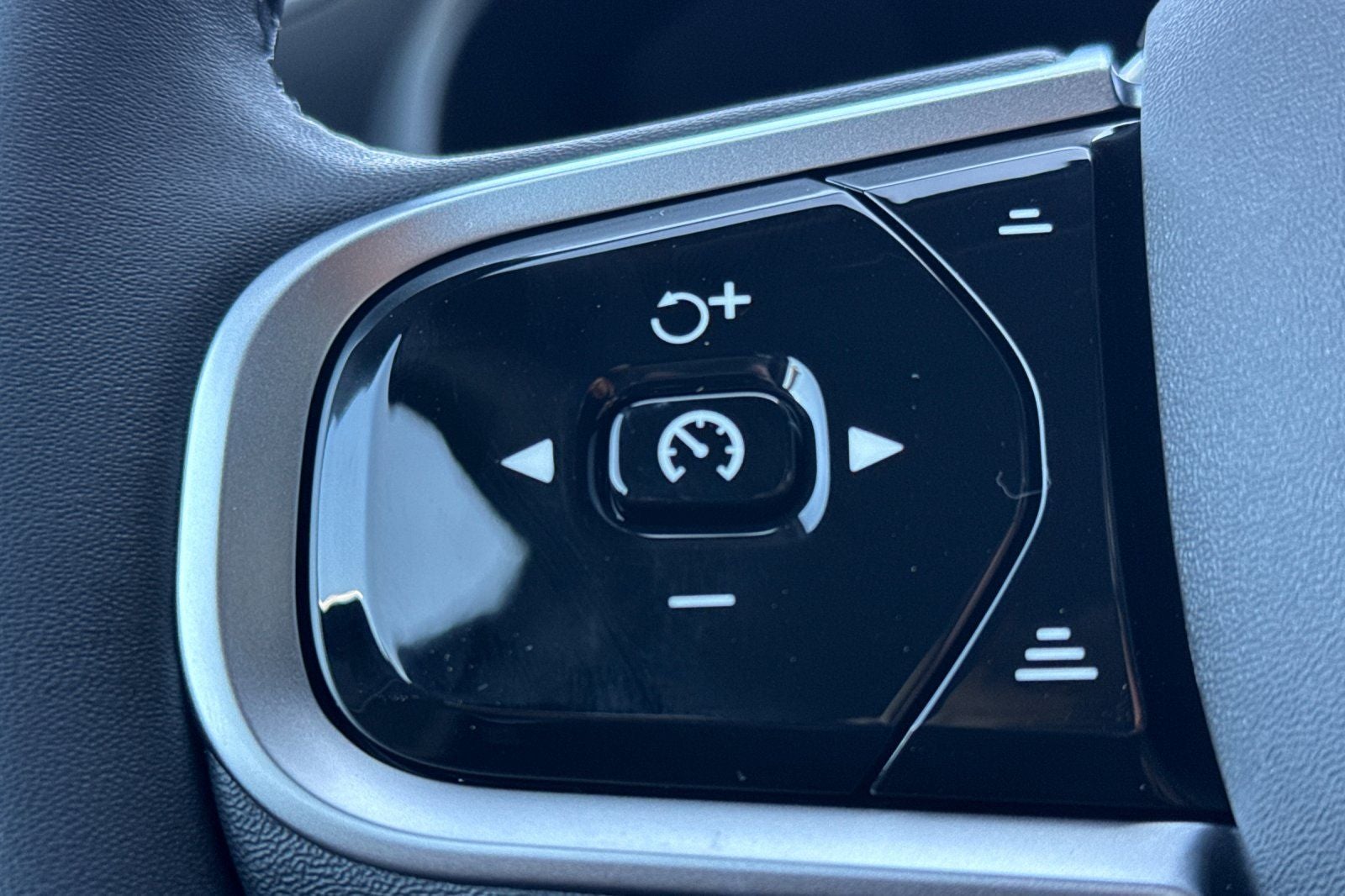 2026 Volvo XC90 Plug-In Hybrid T8 Plus 6 Passenger