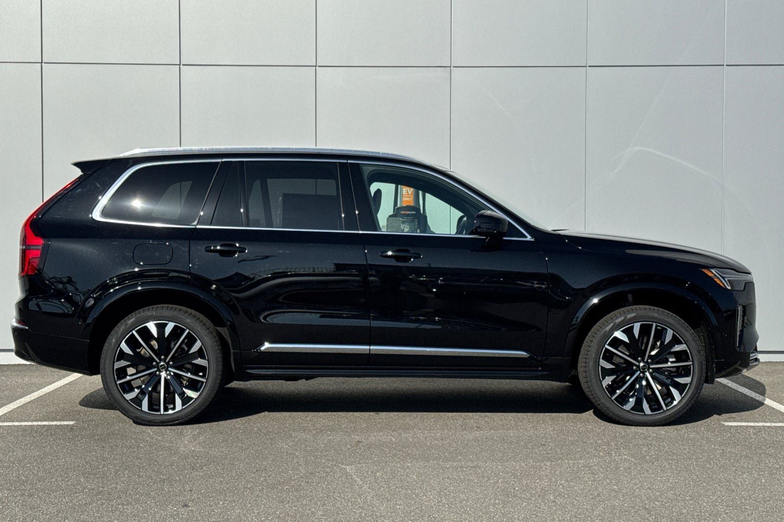 2026 Volvo XC90 Plug-In Hybrid T8 Plus 6 Passenger