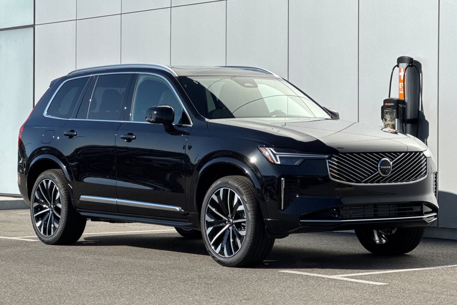 2026 Volvo XC90 Plug-In Hybrid T8 Plus 6 Passenger